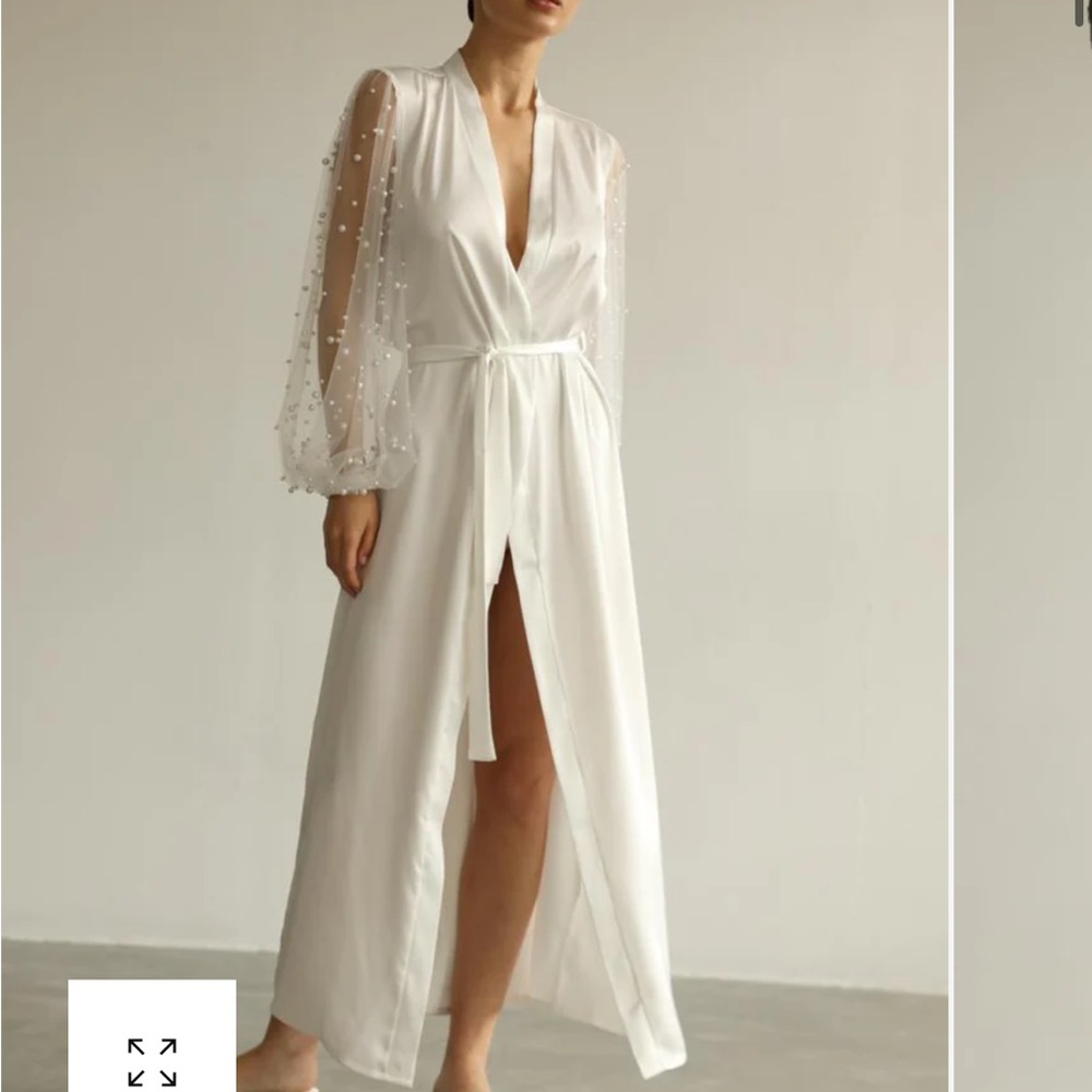 The Robeua Cassidy white long robe bridal